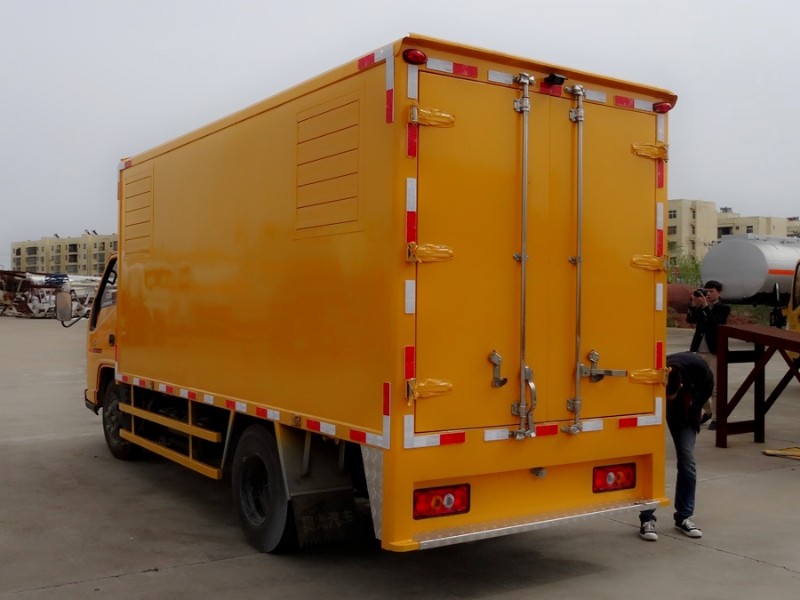 江鈴小型應急發(fā)電車、電源車