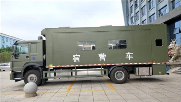 重汽豪沃24人宿營車